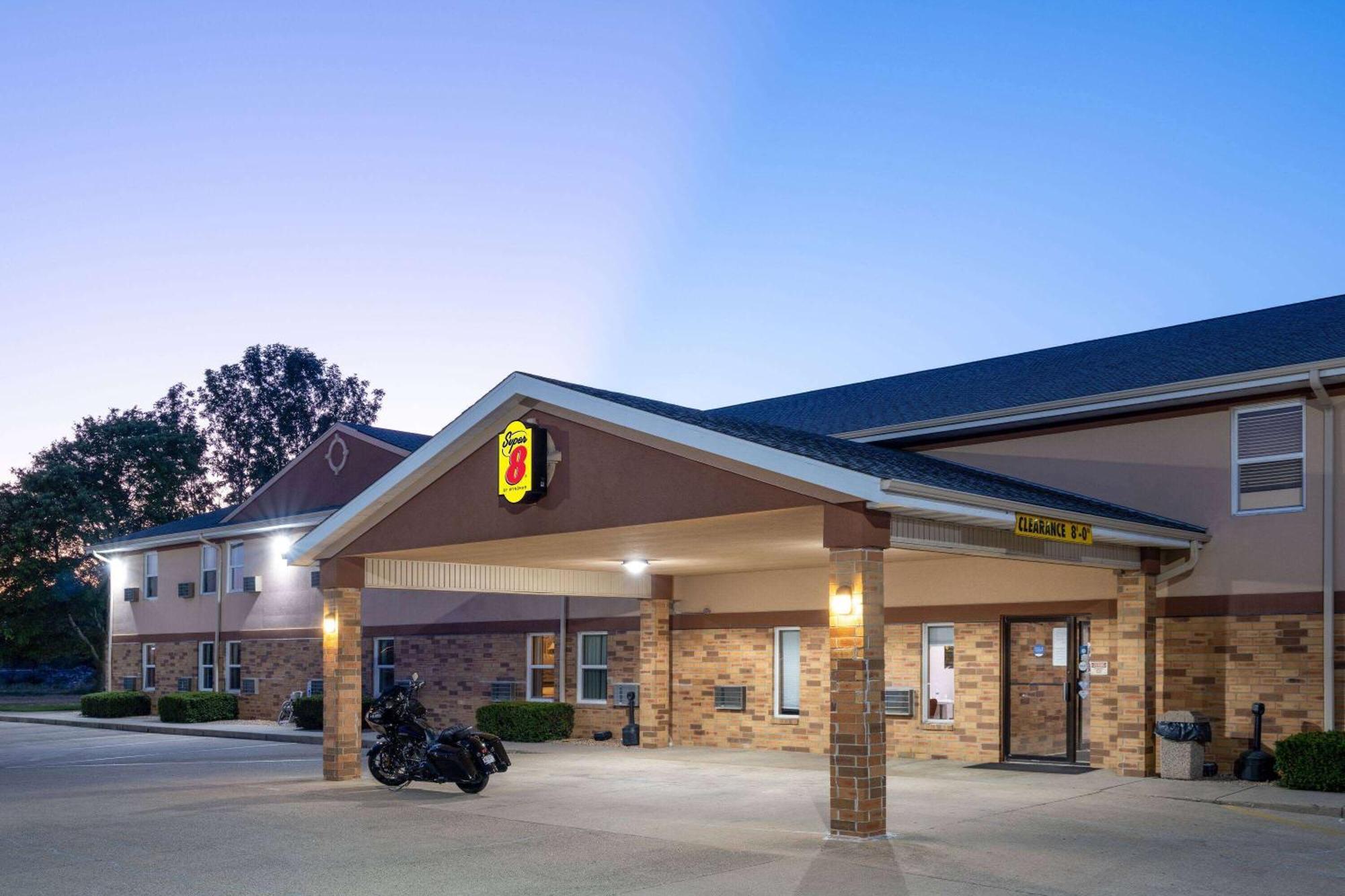 Hotel Super 8 By Wyndham Mattoon Exteriér fotografie